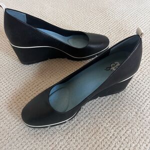 Betabrand wedge shoes in Onyx barely worn